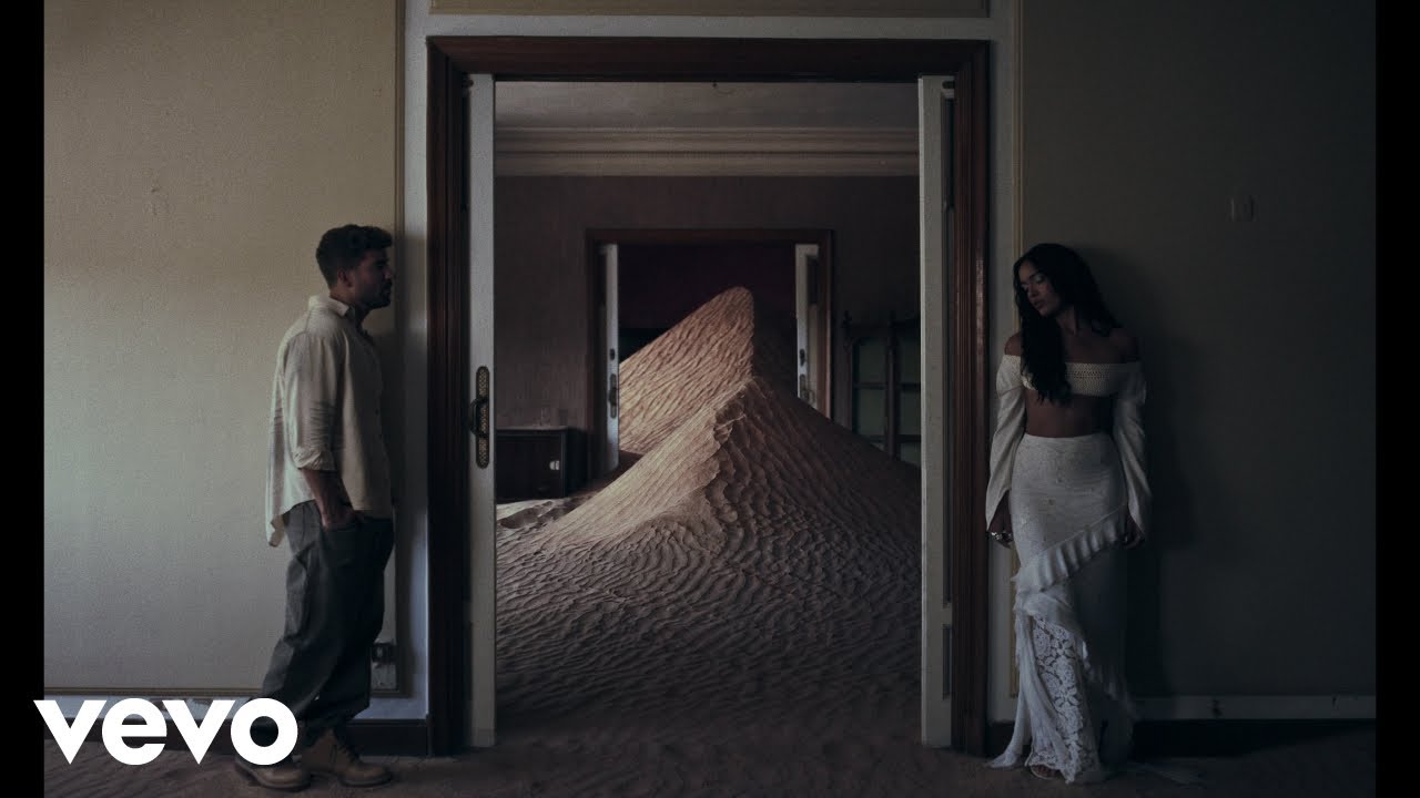 Pablo Alborán y Riza sorprenden con 'Deditos cruzados', su estreno bilingüe