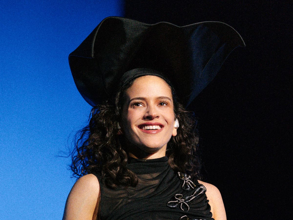 Rosalía y Fontaines D.C. sorprenden con una épica colaboración orquestal
