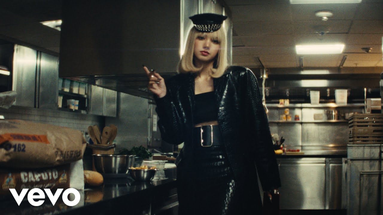Lisa de Blackpink se convierte en espía letal en el videoclip de 'Tarantino'