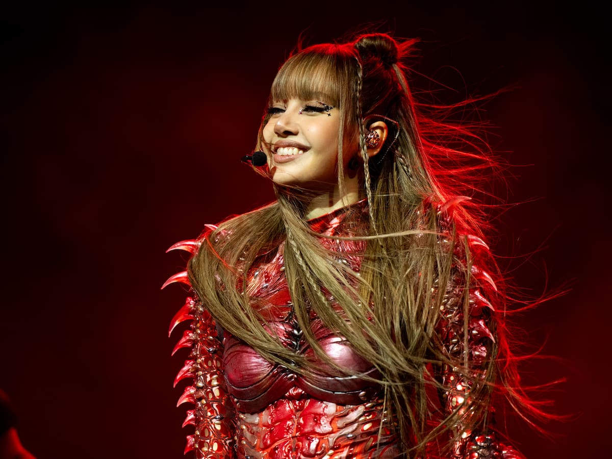 LISA de BLACKPINK acelera a fondo en su nuevo EP 'Press Play'