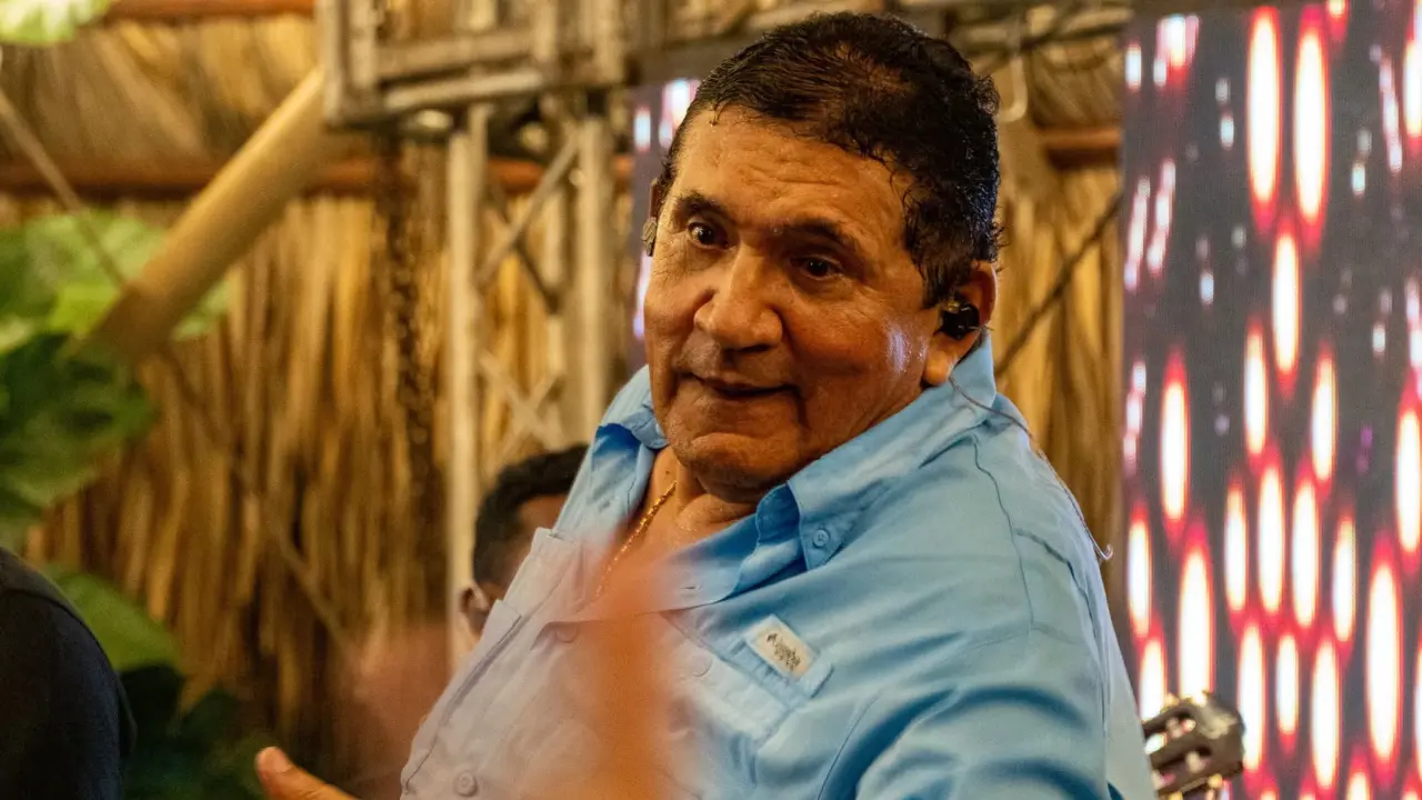 Poncho Zuleta promete construir iglesia tras accidente de su hijo